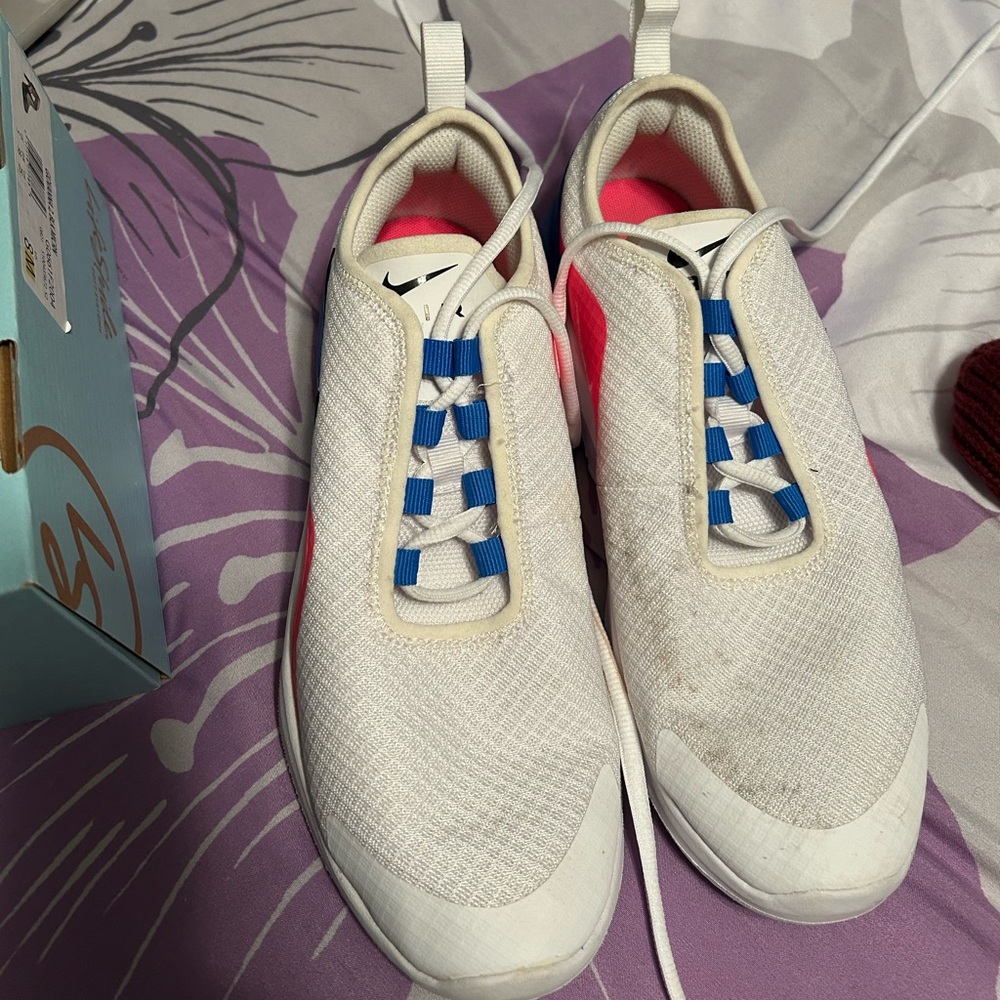 Woman’s Nike Tennis Shoes